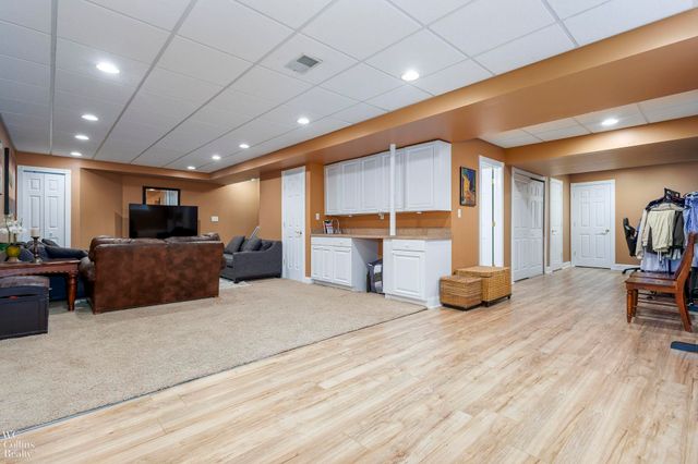 3130 Hidden Timber Drive, Lake Orion, MI 48359