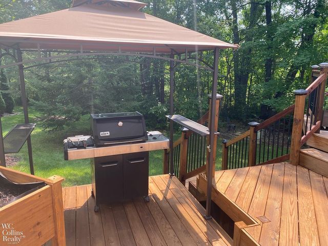 3130 Hidden Timber Drive, Lake Orion, MI 48359