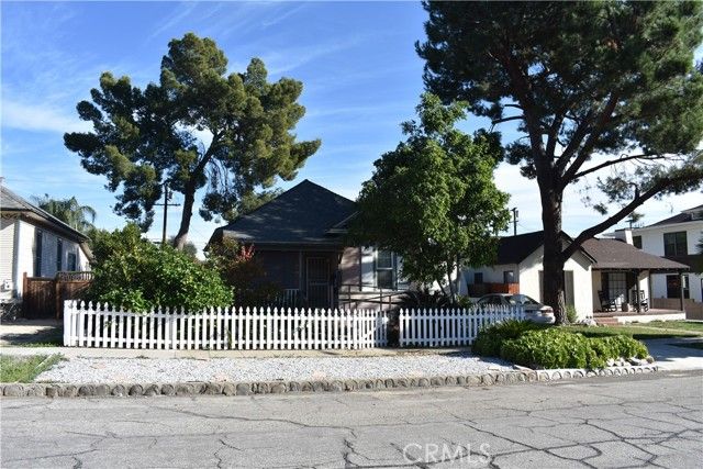 562 N 1st Avenue, Upland, CA 91786