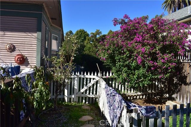 562 N 1st Avenue, Upland, CA 91786