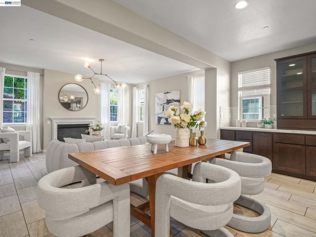 2703 Tribune Ave, Hayward, CA 94542