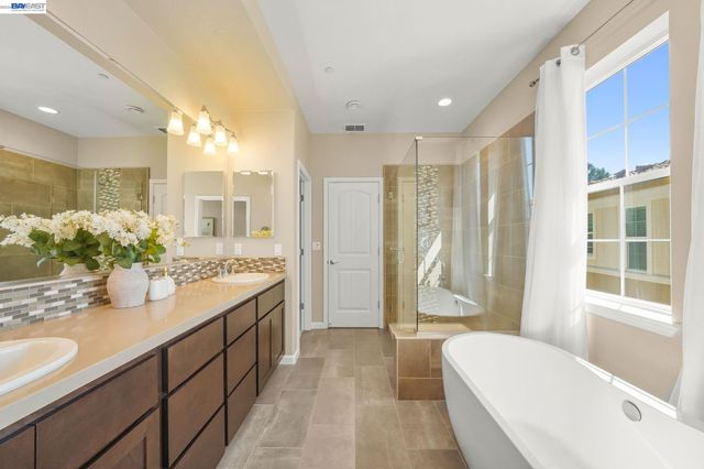 2703 Tribune Ave, Hayward, CA 94542