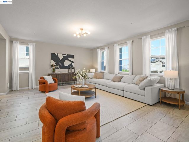 2703 Tribune Ave, Hayward, CA 94542