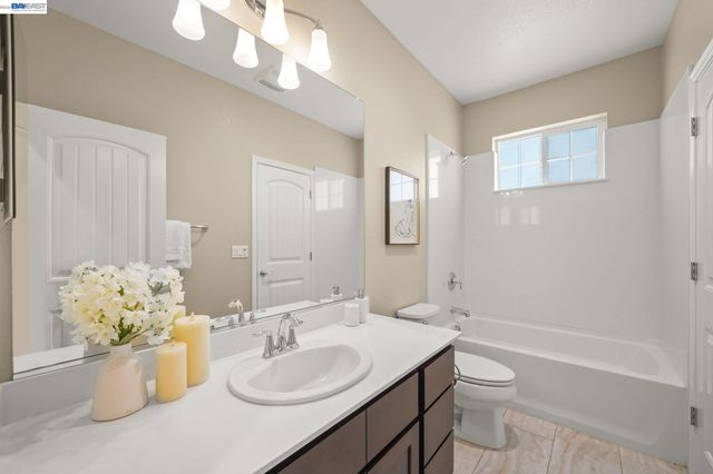 2703 Tribune Ave, Hayward, CA 94542