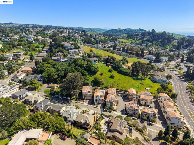 2703 Tribune Ave, Hayward, CA 94542