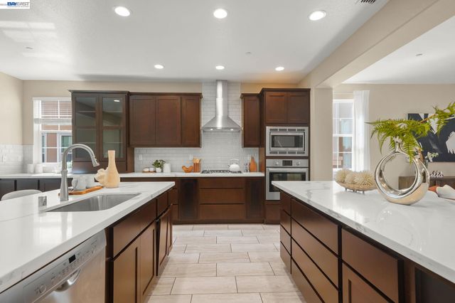 2703 Tribune Ave, Hayward, CA 94542