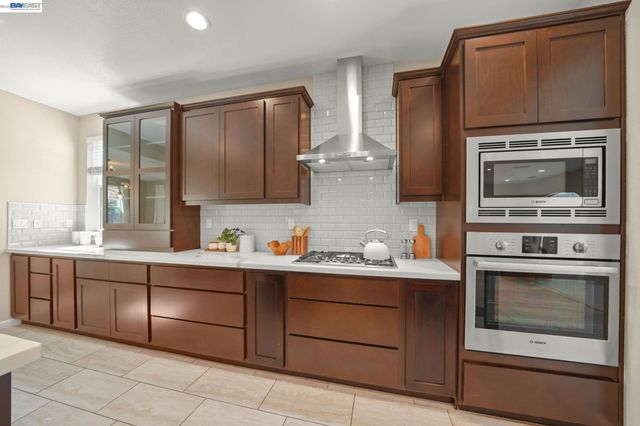 2703 Tribune Ave, Hayward, CA 94542