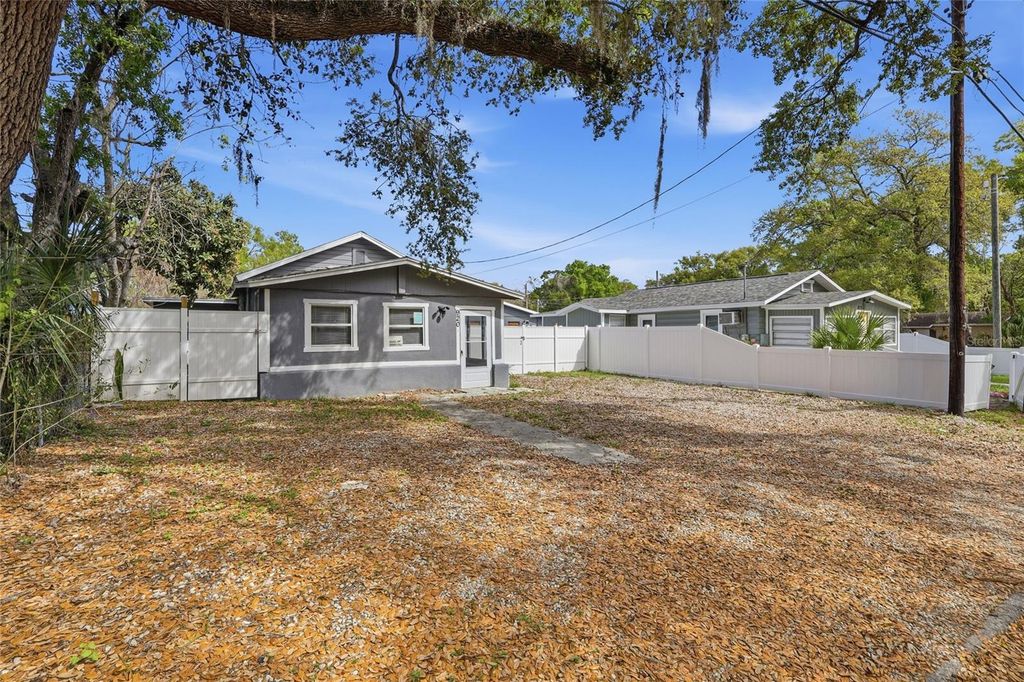 Image 2 of property listing at 920 E ANNIE STREET, Tampa, FL 33612