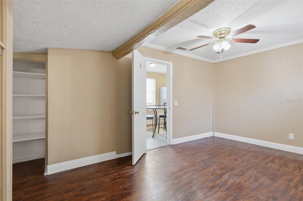 Image 12 of property listing at 920 E ANNIE STREET, Tampa, FL 33612