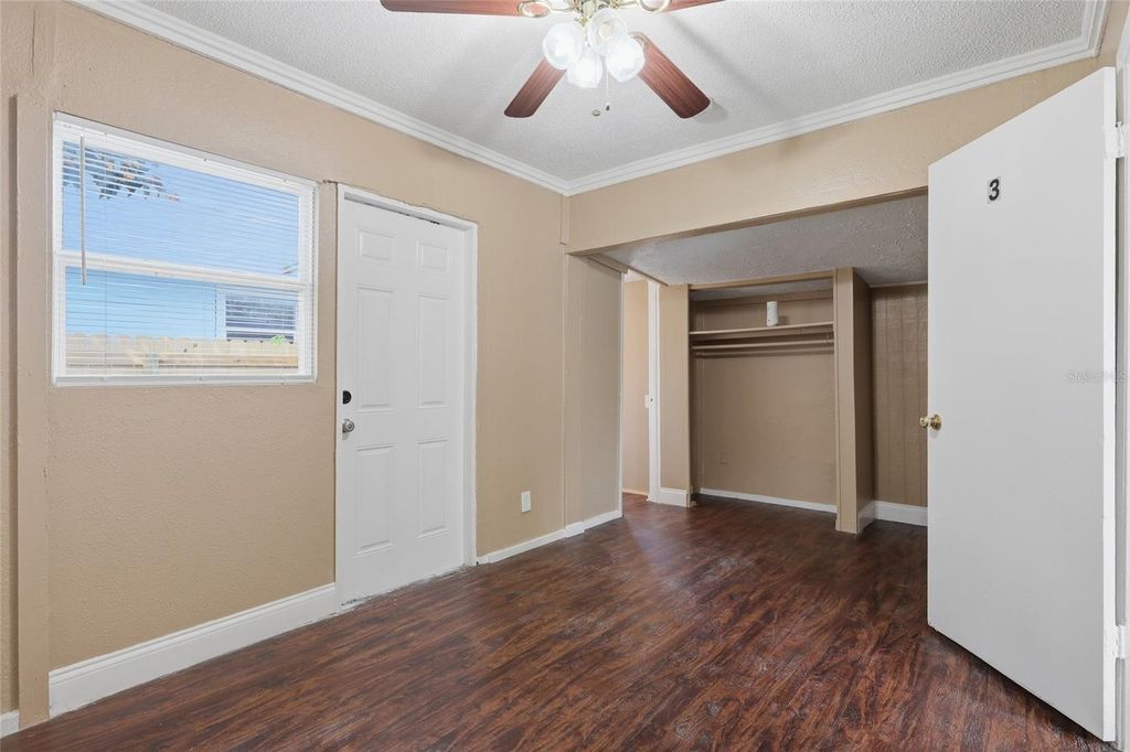 Image 8 of property listing at 920 E ANNIE STREET, Tampa, FL 33612