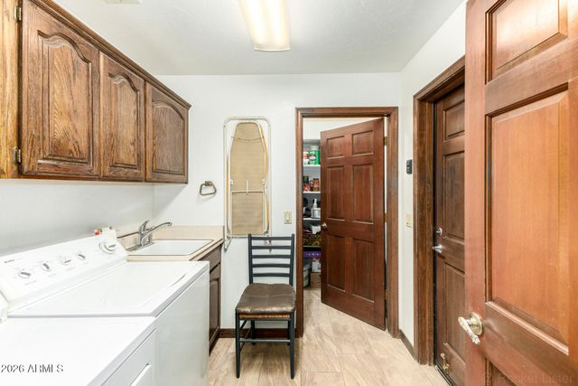 537 E HACKAMORE Street, Mesa, AZ 85203