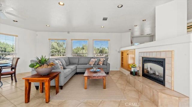 6976 Cataba, Oak Hills, CA 92344