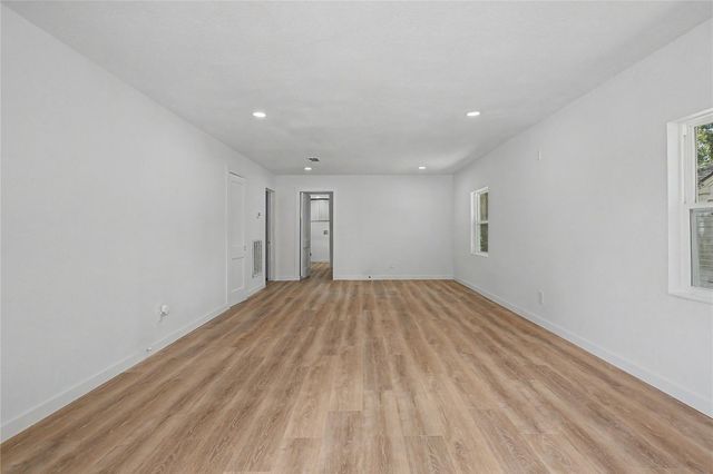 632 University Avenue, Huntsville, TX 77320