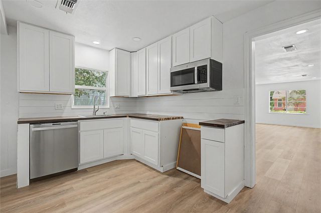 632 University Avenue, Huntsville, TX 77320