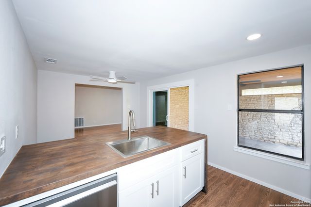 8906 Willmon, Windcrest, TX 78239