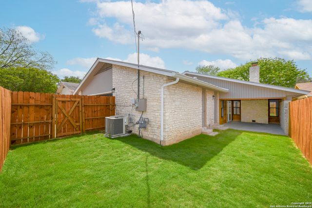 8906 Willmon, Windcrest, TX 78239