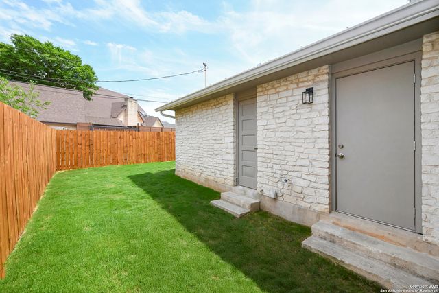 8906 Willmon, Windcrest, TX 78239