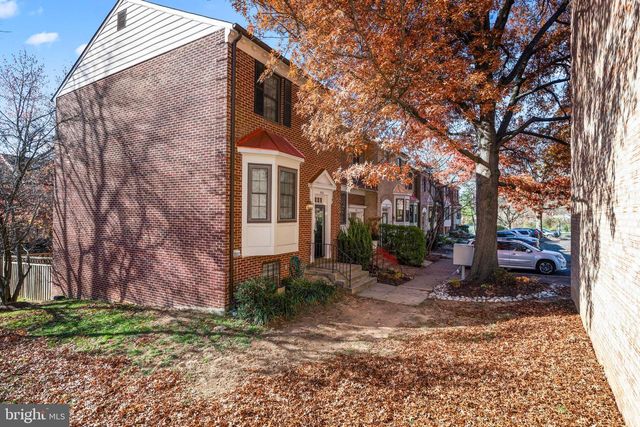 5416 WYCKLOW CT, Alexandria, VA 22304