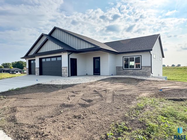 212 W Willow Trl Trail, Crooks, SD 57020