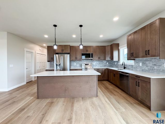 212 W Willow Trl Trail, Crooks, SD 57020
