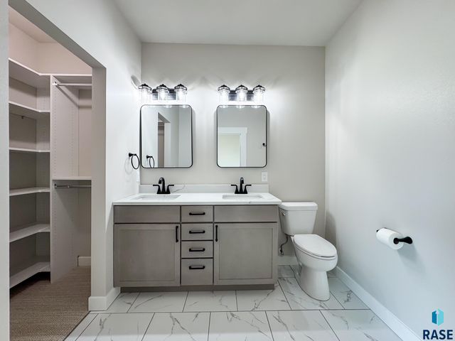 212 W Willow Trl Trail, Crooks, SD 57020