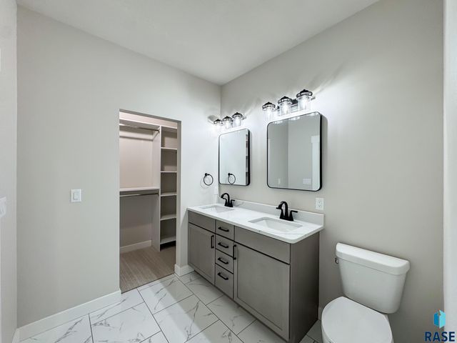 212 W Willow Trl Trail, Crooks, SD 57020