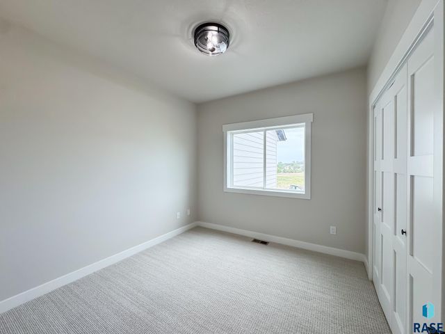 212 W Willow Trl Trail, Crooks, SD 57020