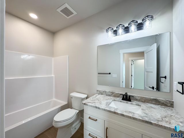 212 W Willow Trl Trail, Crooks, SD 57020