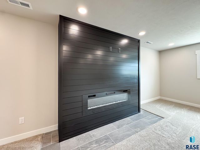 212 W Willow Trl Trail, Crooks, SD 57020