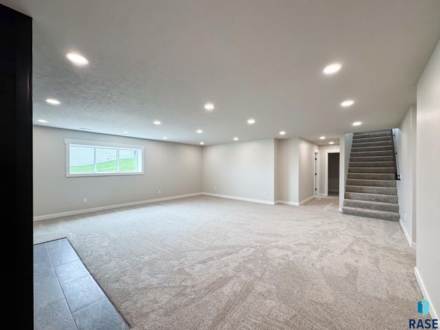 212 W Willow Trl Trail, Crooks, SD 57020