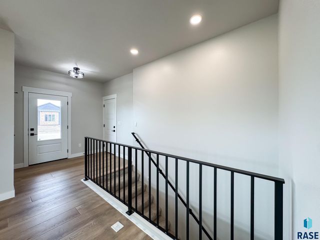 212 W Willow Trl Trail, Crooks, SD 57020