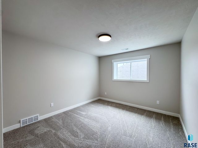 212 W Willow Trl Trail, Crooks, SD 57020