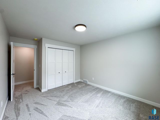 212 W Willow Trl Trail, Crooks, SD 57020