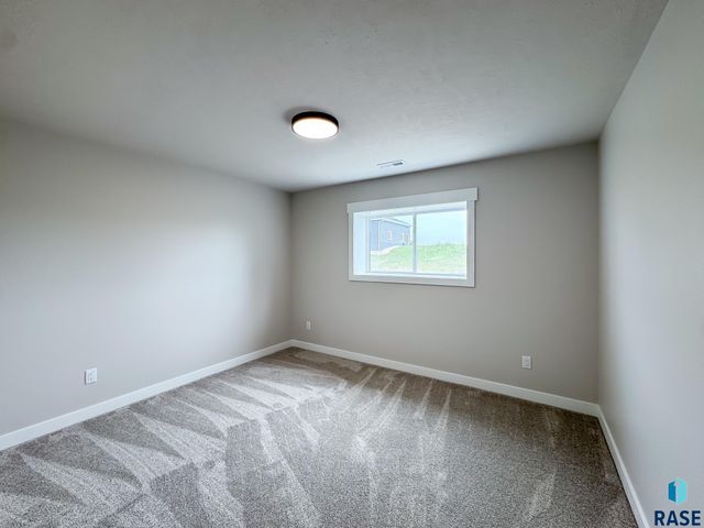 212 W Willow Trl Trail, Crooks, SD 57020