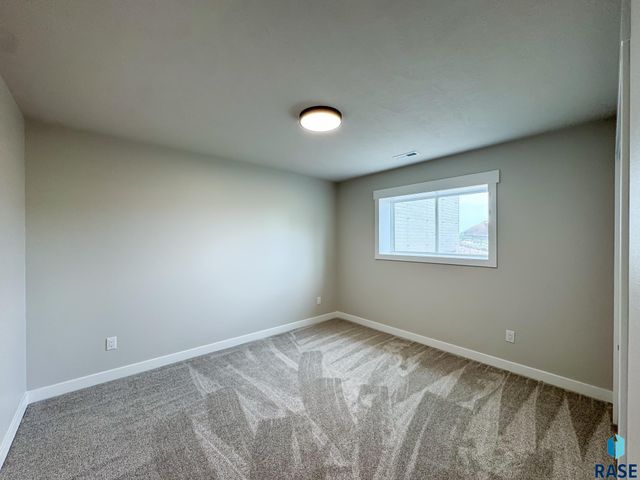 212 W Willow Trl Trail, Crooks, SD 57020