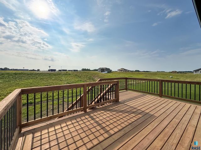 212 W Willow Trl Trail, Crooks, SD 57020