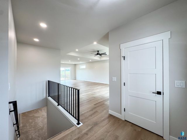 212 W Willow Trl Trail, Crooks, SD 57020