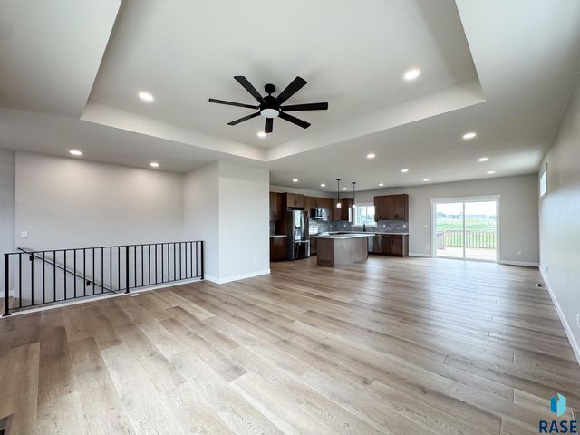 212 W Willow Trl Trail, Crooks, SD 57020