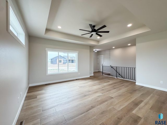 212 W Willow Trl Trail, Crooks, SD 57020