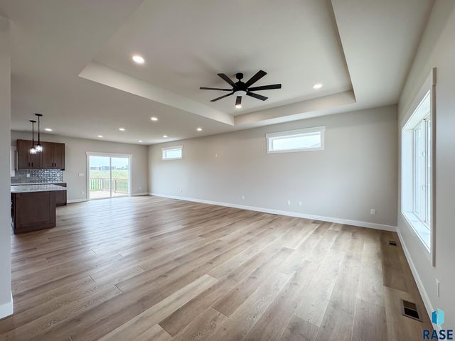 212 W Willow Trl Trail, Crooks, SD 57020