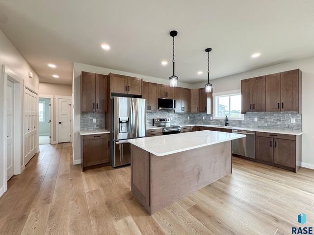 212 W Willow Trl Trail, Crooks, SD 57020