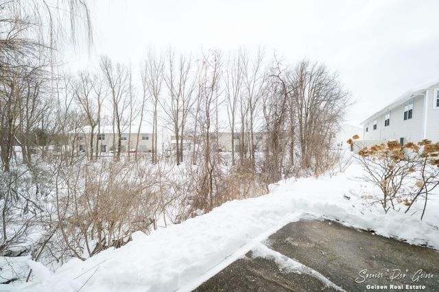 7032 S Cannon Place Drive NE 28, Rockford, MI 49341