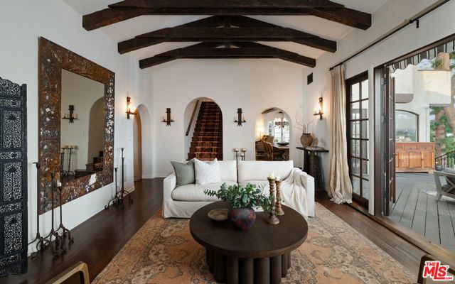 6208 Mulholland Highway, Los Angeles, CA 90068