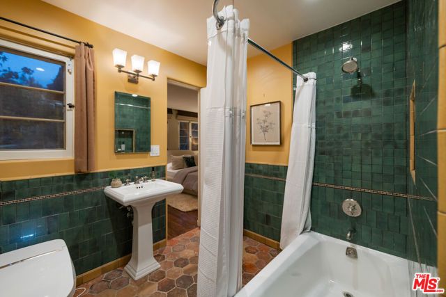 6208 Mulholland Highway, Los Angeles, CA 90068