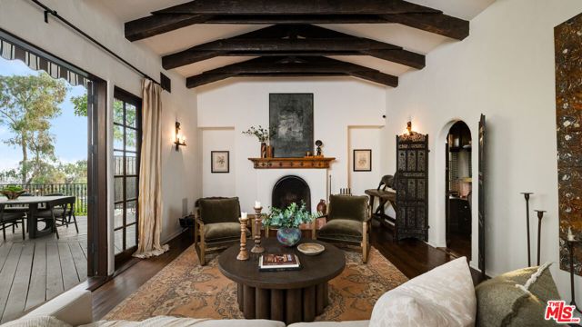 6208 Mulholland Highway, Los Angeles, CA 90068