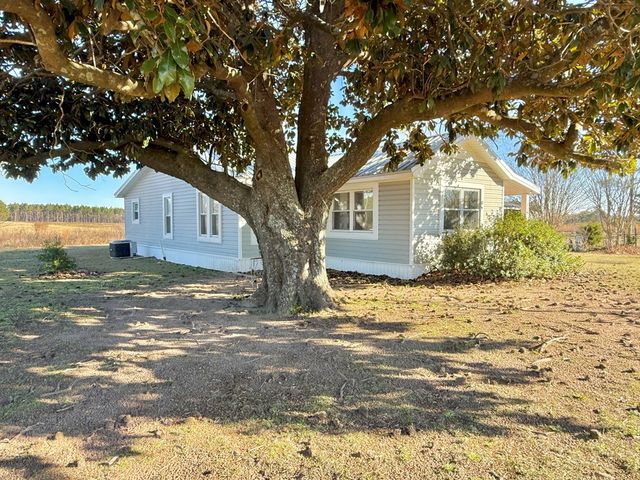 725 Highbluff Road, Hartford, AL 36344