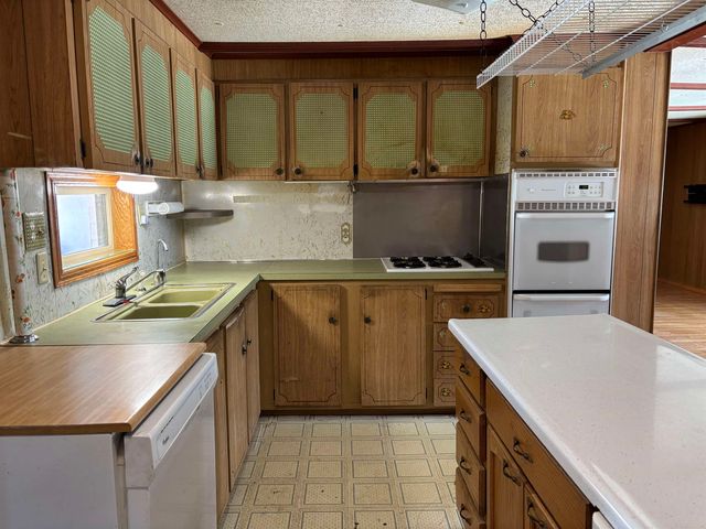 7020 W Ocieo St, Wichita, KS 67205