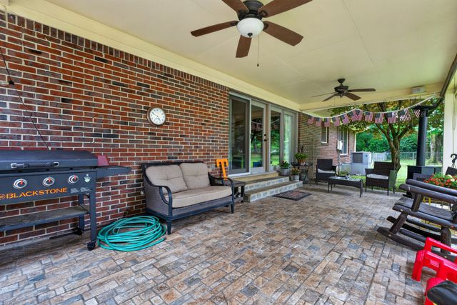1405 Old Estill Springs Rd, Winchester, TN 37398