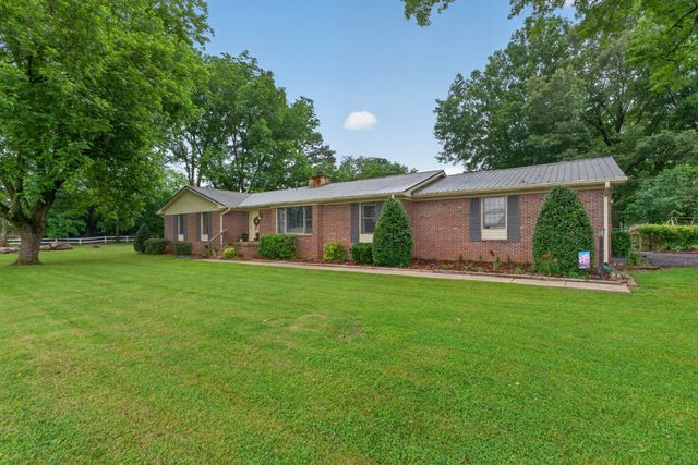 1405 Old Estill Springs Rd, Winchester, TN 37398