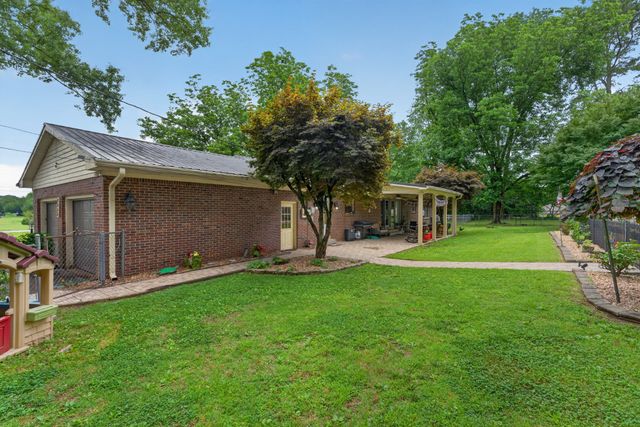 1405 Old Estill Springs Rd, Winchester, TN 37398